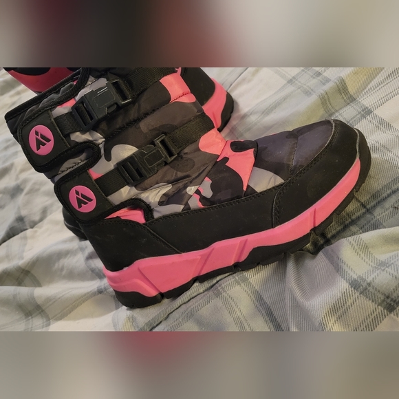 Big kid size 5 Mishansha snow boot - Picture 10 of 15